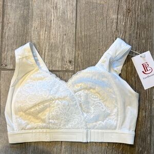 Easeblooming women’s front close Elegant White Lace Bralette size medium NWT